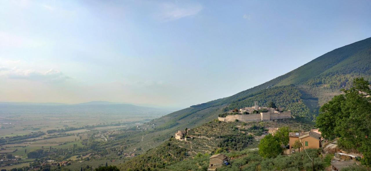 Апарт готель Il Castello Di Campello Кампелло-суль-Клітунно Екстер'єр фото