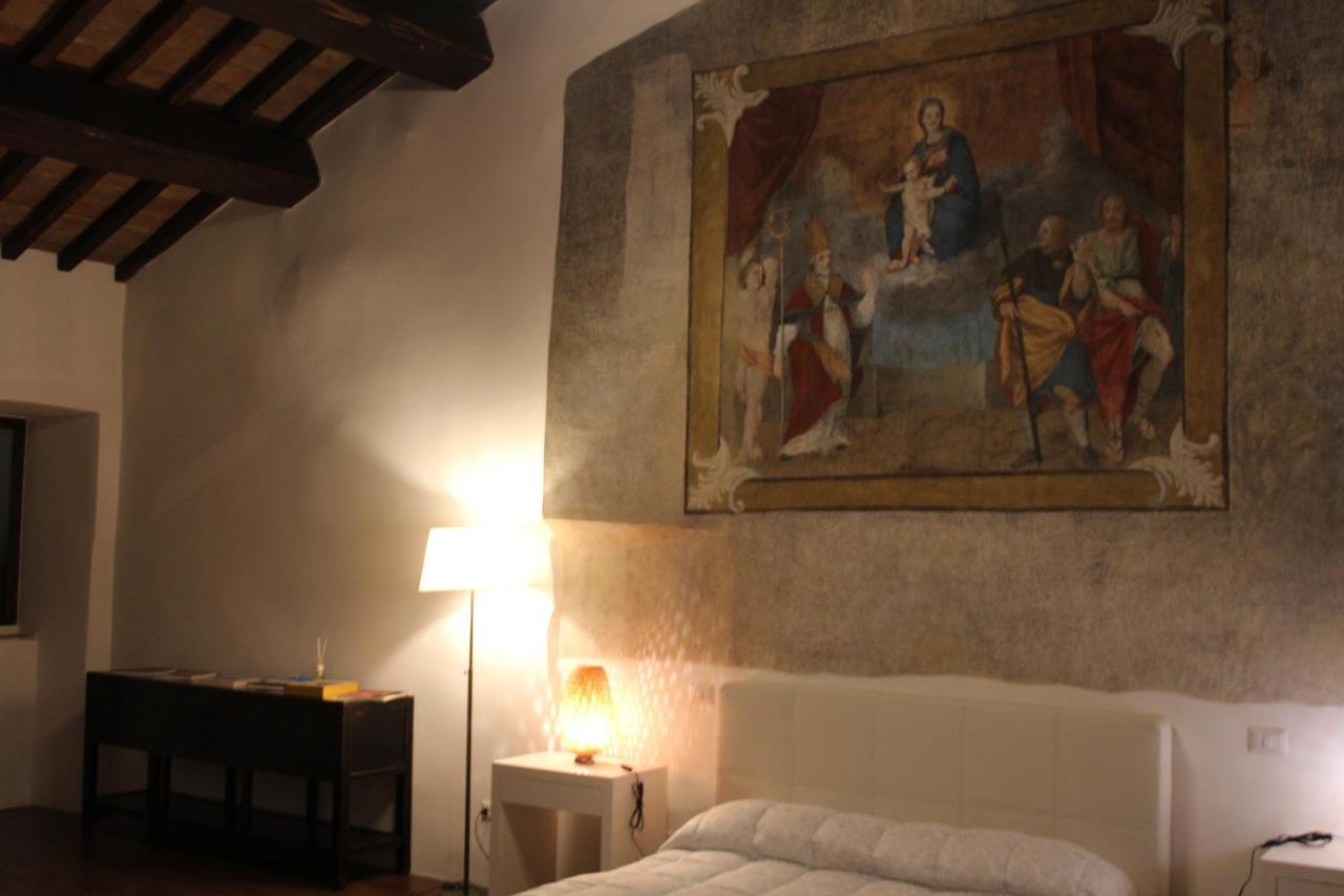 Апарт готель Il Castello Di Campello Кампелло-суль-Клітунно Екстер'єр фото