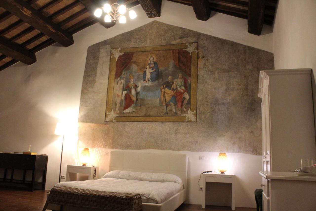 Апарт готель Il Castello Di Campello Кампелло-суль-Клітунно Екстер'єр фото
